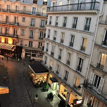 Super Cozy Studio Near Notre Dame Cathedral Apartamento París